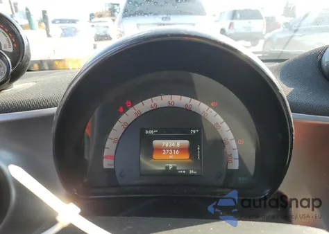 2017 Smart Fortwo z USA, uszkodzony, nr VIN WMEFJ9BA4HK229736